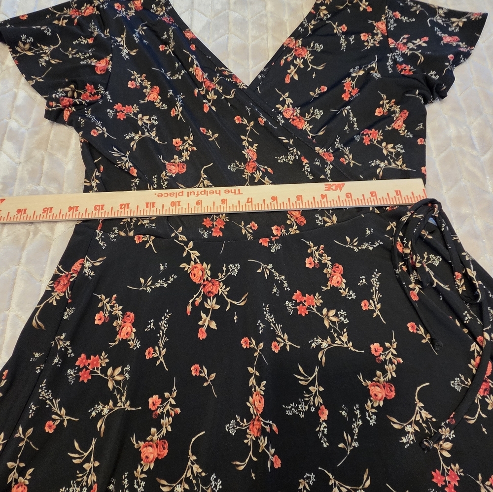 Kaileigh Dark Floral Wrap Mini Dress Size M - Picture 8 of 10